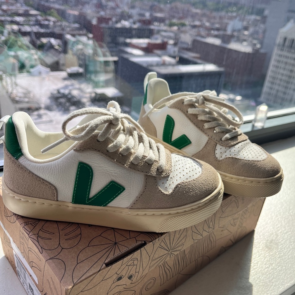 SOLD——-Kids Veja Sneakers -size EUR30/US 12.5